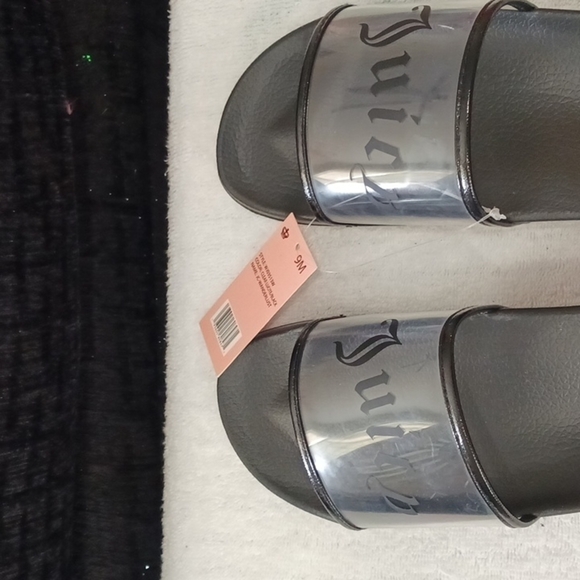 JUICY COUTURE CLEAR and Black Wanderlust Pool Slides. SIZE 9 - Picture 7 of 12